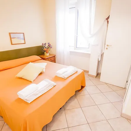 Mandarino E Arancio By Montedelia Tour Bed & Breakfast 3*